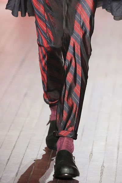 Look 100
